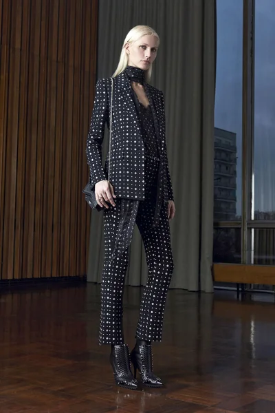 Look 10